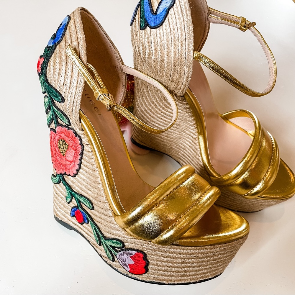 Gucci Ophelia Espadrille Platform Wedge Oro Vecchio Sandals Gold Appliqué Floral
